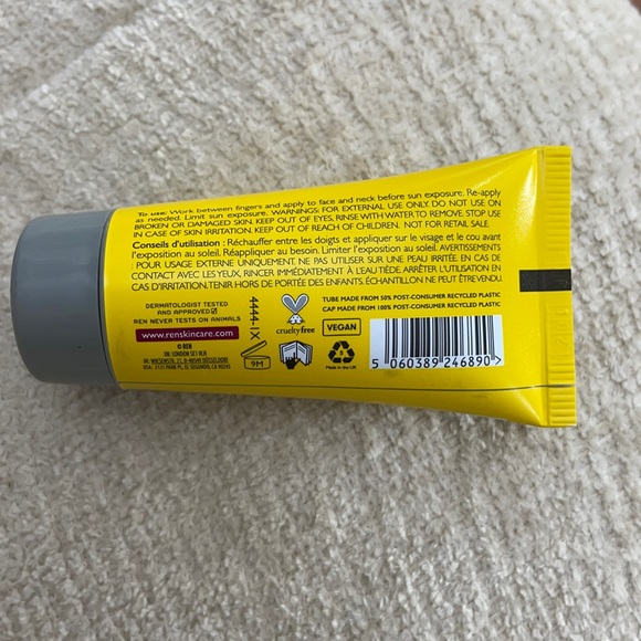 REN Clean Skincare Clean Screen Face Sunscreen - Picture 6 of 8